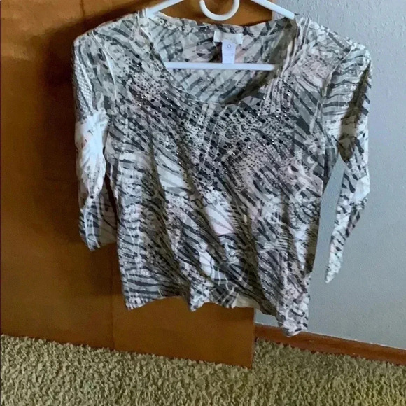 Chicos Womenβs Black & White Pattern Top withLong Sleeves Size 0 - Picture 1 of 6
